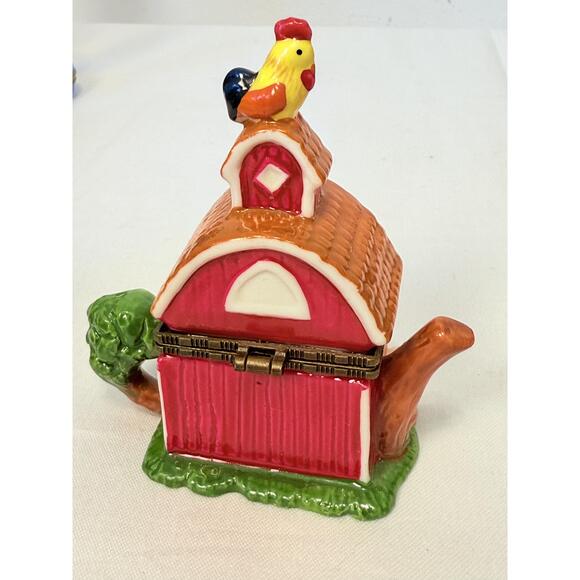 Red Barn Shape Ceramic Rooster Whimsical Farm Trinket Box Teapot - Picture 3 of 8